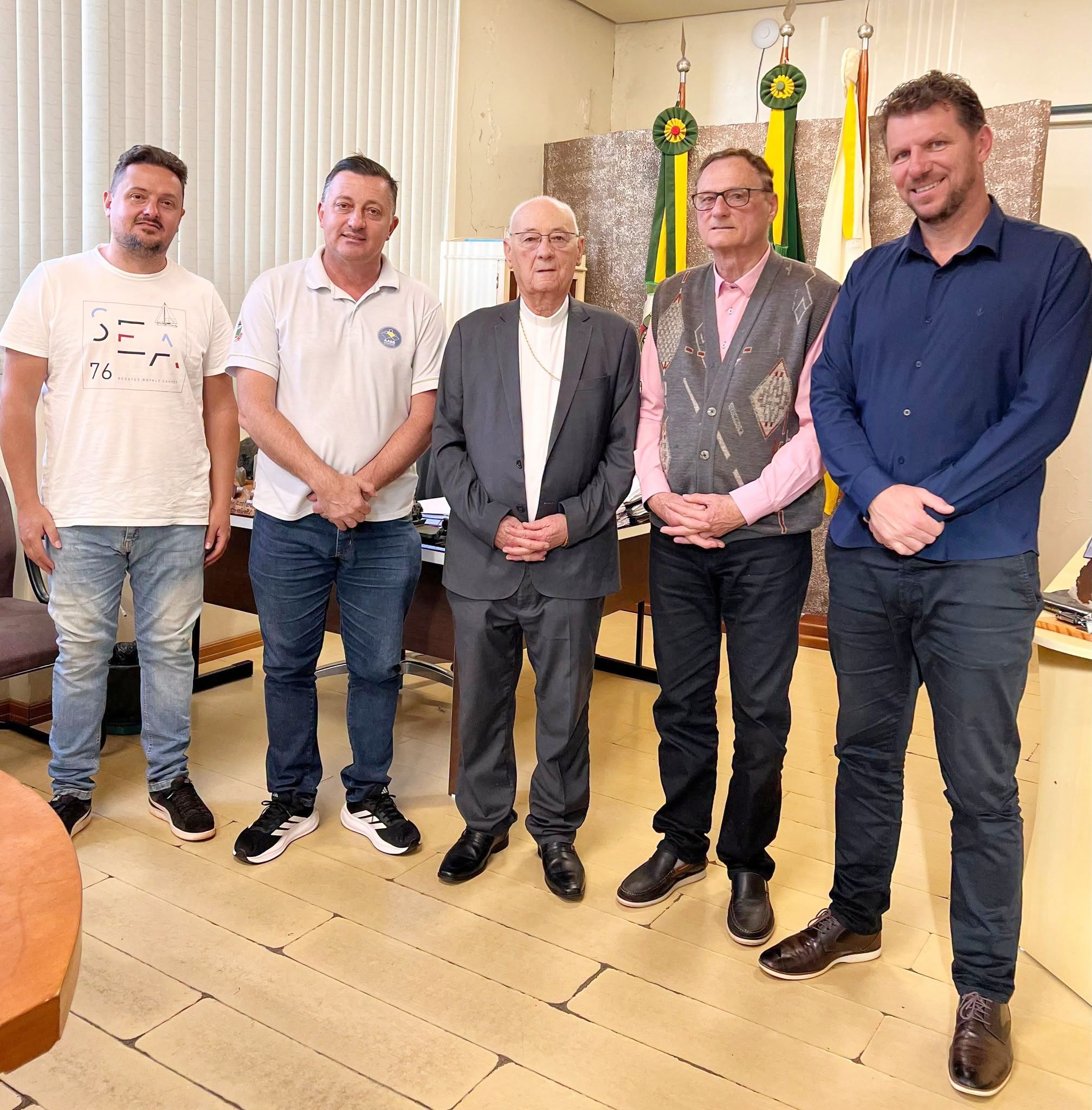 Foto relacionada à notícia: Bispo emérito de Taubaté visita Três Passos