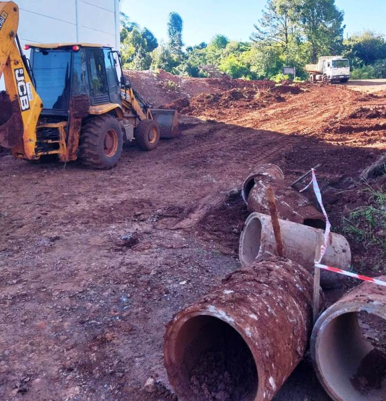 Foto relacionada à notícia: ADMINISTRAÇÃO MUNICIPAL INTENSIFICA MELHORIAS NA INFRAESTRUTURA URBANA