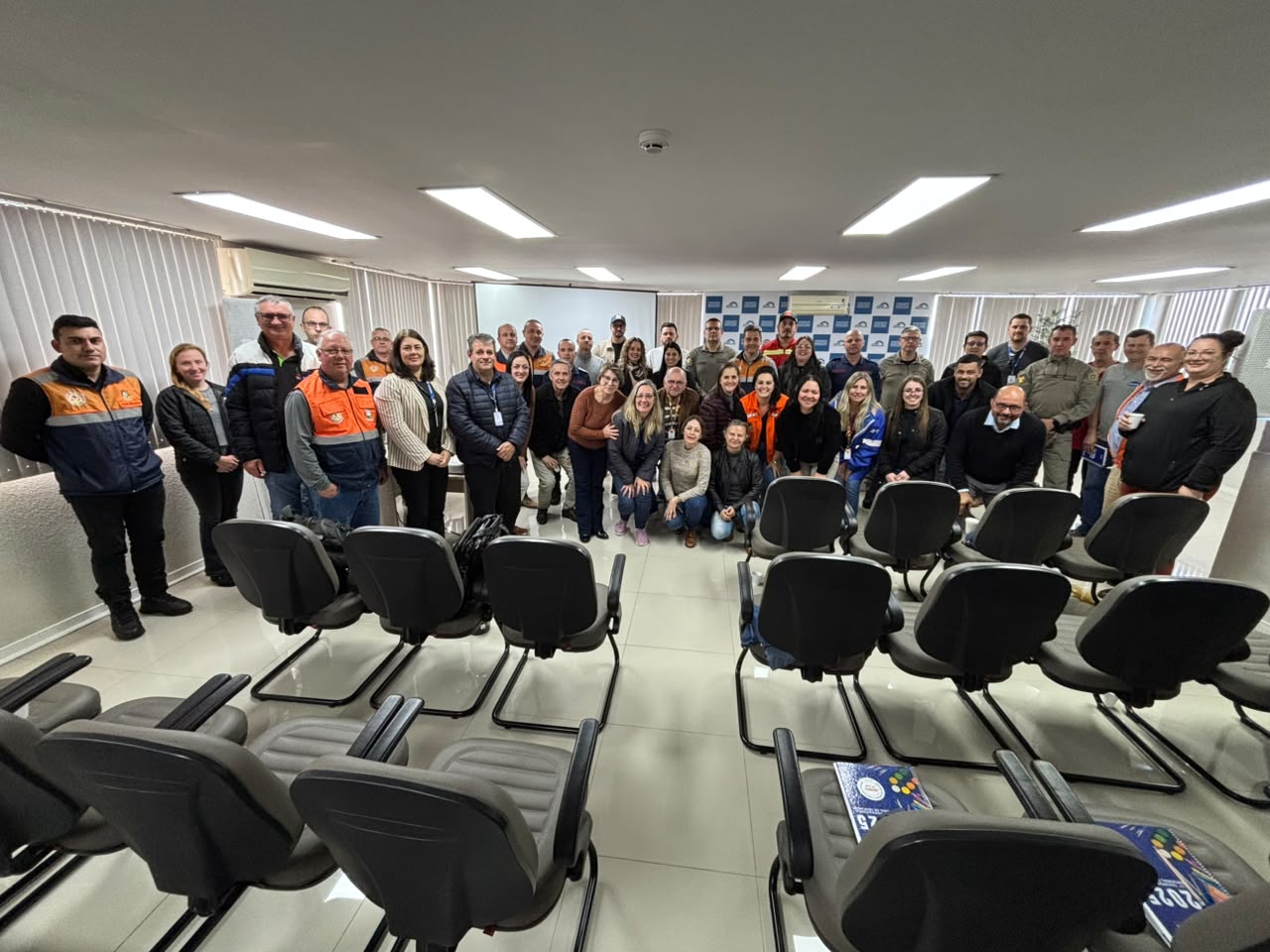 Foto relacionada à notícia: Reunião promovida pela 5ª CREPDEC e AMUCELEIRO reuniu municípios e instituições para alinhar ações diante de eventos climáticos
