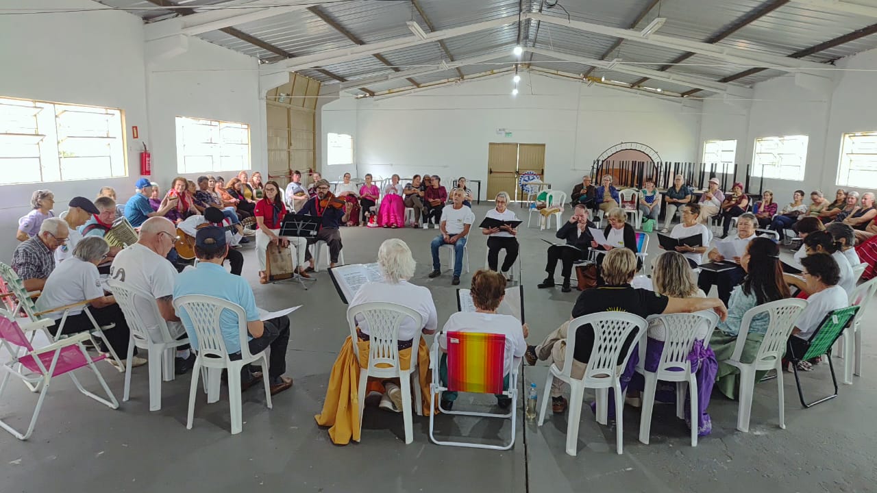 Foto relacionada à notícia: Mateada Social do CRAS de Três Passos reúne mais de 70 idosos