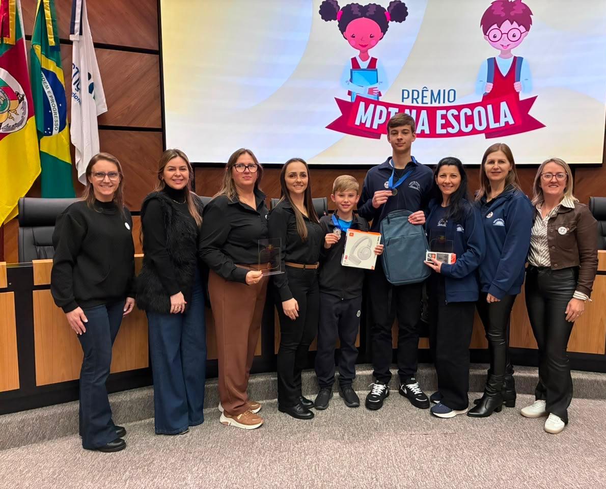 Foto relacionada à notícia: Estudantes da Rede Municipal de Três Passos são premiados na etapa estadual do Prêmio MPT na Escola