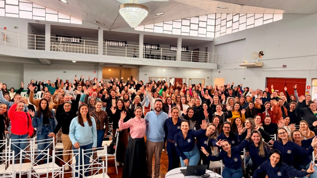 Foto relacionada à notícia: FORMAÇÃO CONTINUADA PROMOVE APRENDIZADO, INOVAÇÃO E VALORIZAÇÃO DOS PROFISSIONAIS DA EDUCAÇÃO